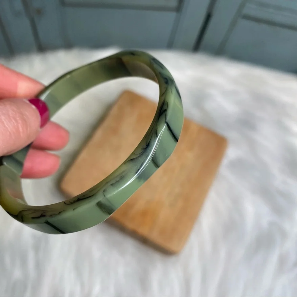 Vintage Acrylic Avocado Green Striped MCM Geometric Bangle Bracelet